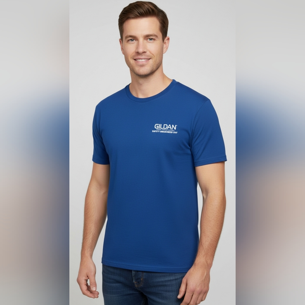 Gildan Men's Short Sleeve Tee in Royal Blue